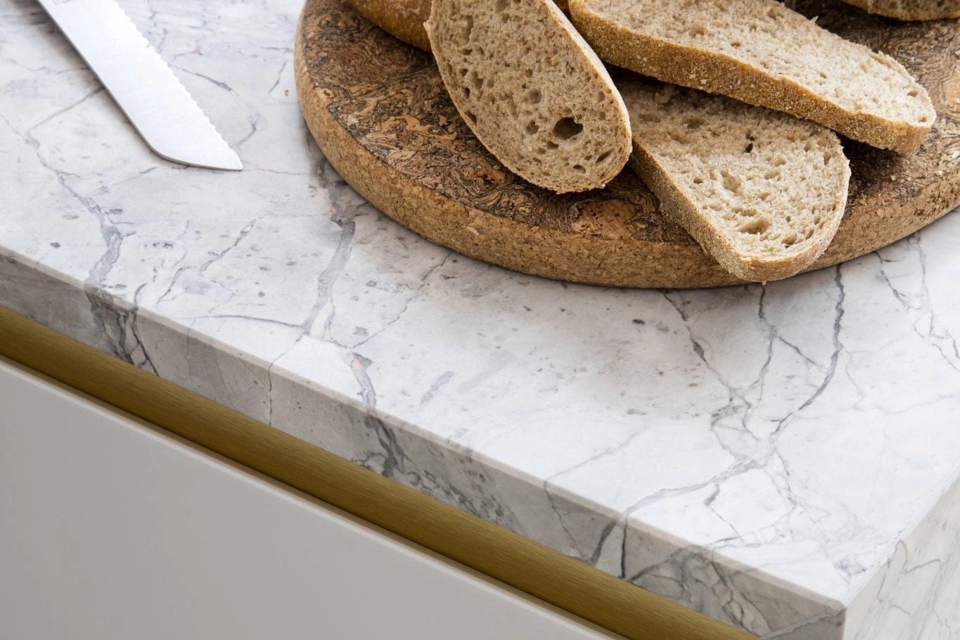 Gold Details In Kitchen 