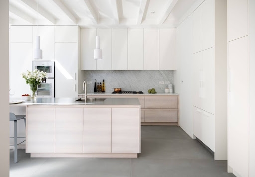 scandivaian style clean white kitchen with light wood cupboards designed by Amberth