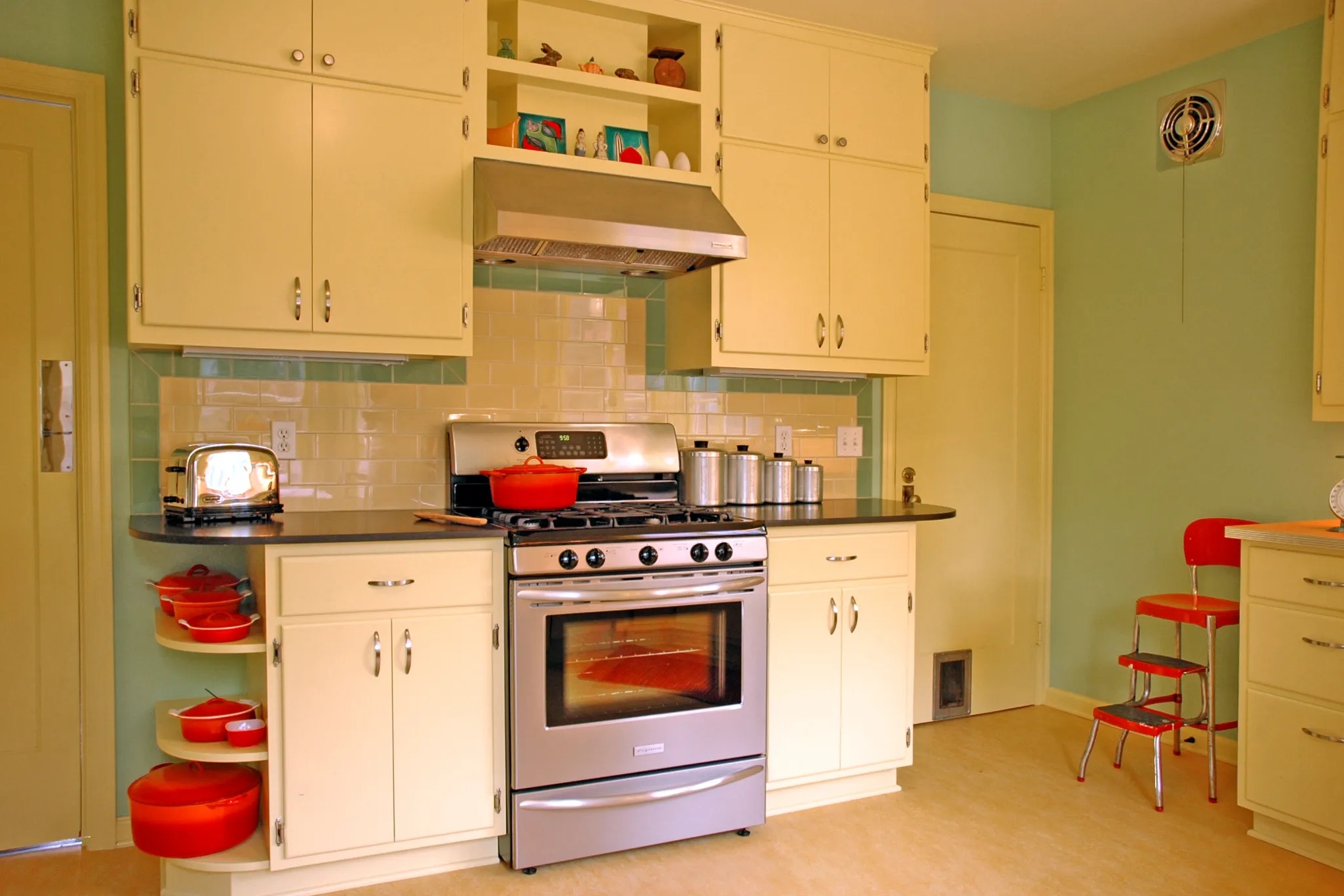 1940s kitchen 