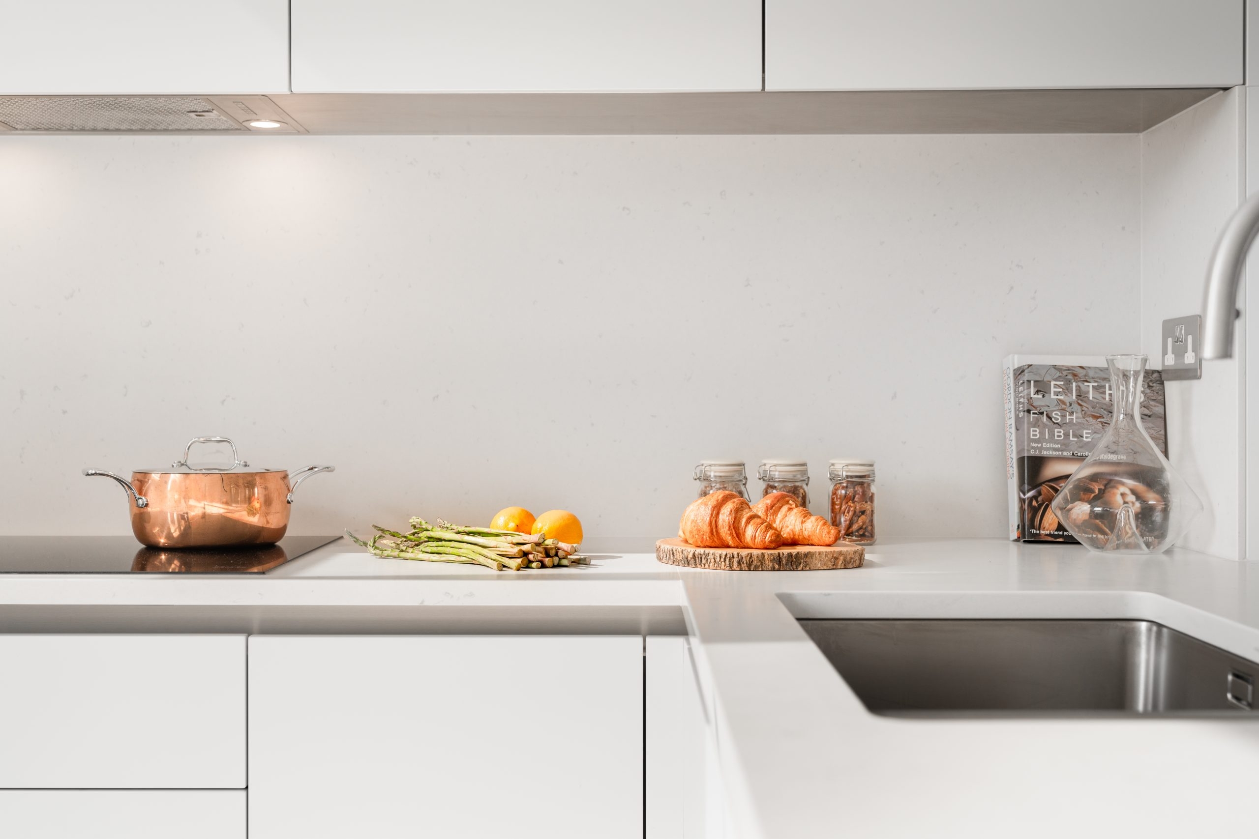 minamilist kitchen design, white counter with handleless cabinets